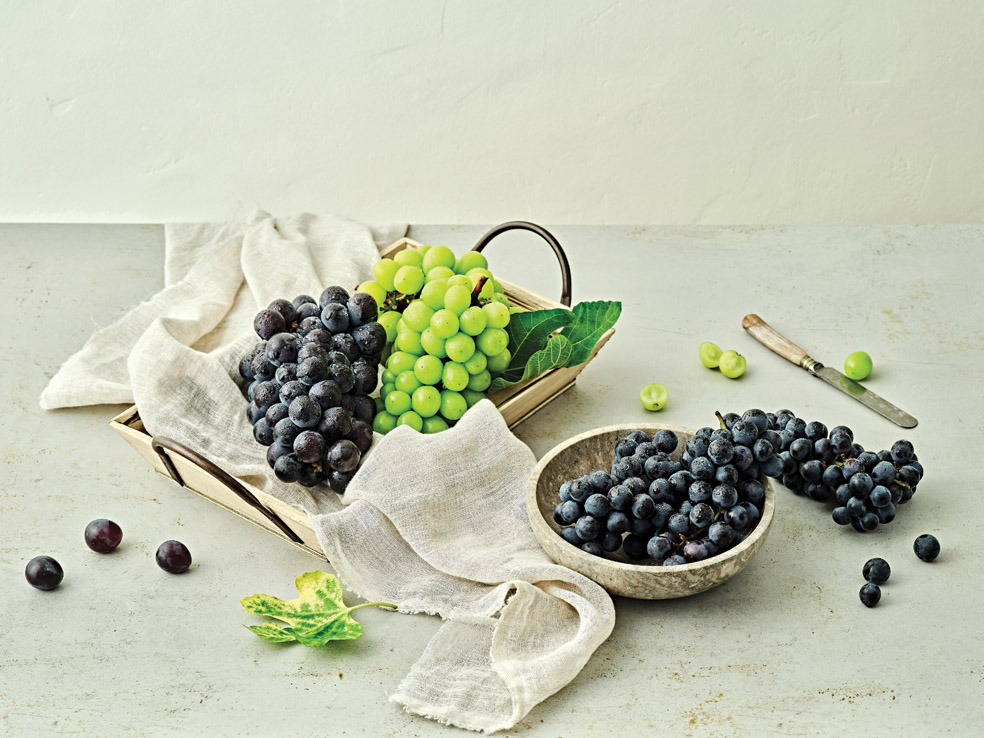 Cover Story / Fall in love with refreshing and sweet Korean grapes